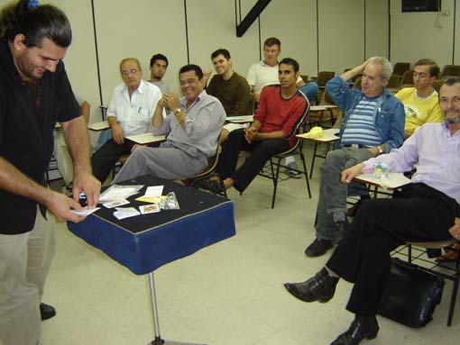 Todos atentos a mini-confer�ncia de Robert