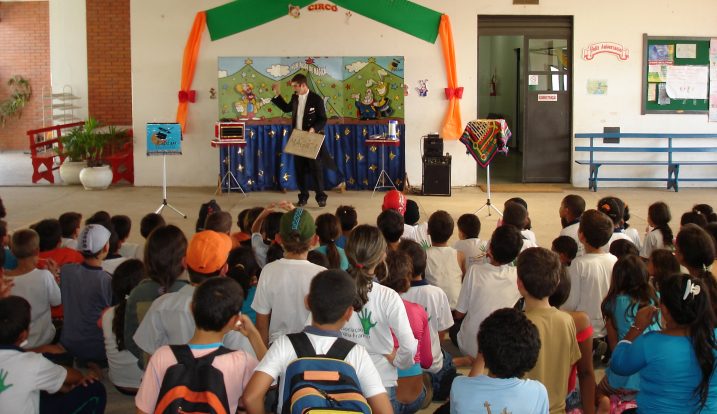 M�gico Fabian Rodrigues iniciando o espet�culo