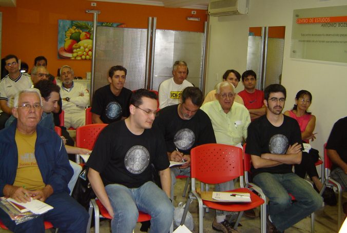 Parte do m�gicos presentes no evento