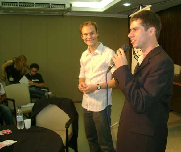 Erik (esquerda) e Fabian (direita) na abertura do evento