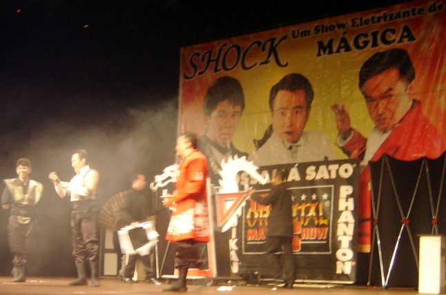 Orientel Magic Show em um dos espetáculos de gala no teatro