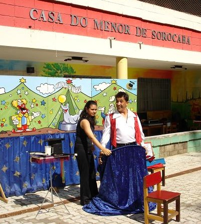 M�gico Torrine e sua assistente Juliana