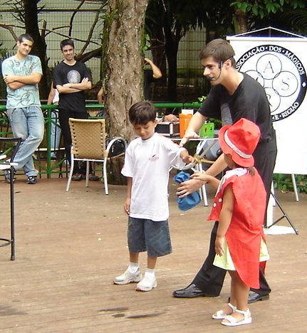 Fabian Rodrigues e sua especialidade, a Magia para Crian�as