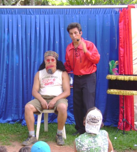 M�gico Torrine, e seu n�mero de Ventriloquia
