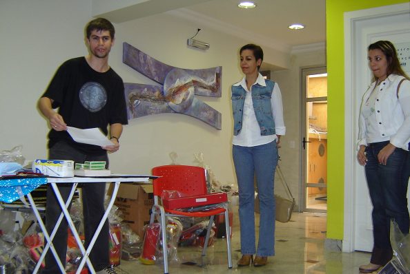 Fabian Rodrigues com M�rian e Lauren (vi�va e filha de Hor�cio Blazeck)