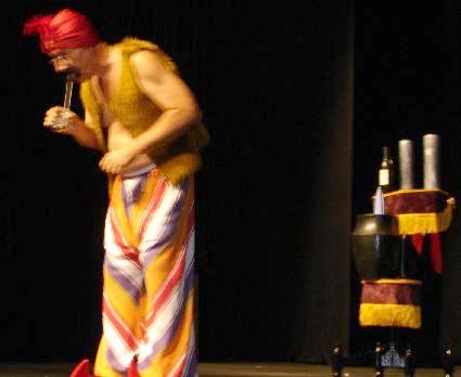 M�gico Tony Odahkann (Turco Abdulla) durante a Gala de Palco