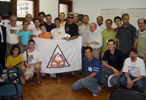 Foto parcial dos m�gicos presentes no CECAM ao t�rmino das confer�ncias