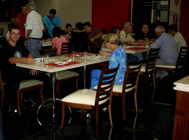 Instantes do jantar no hotel do evento