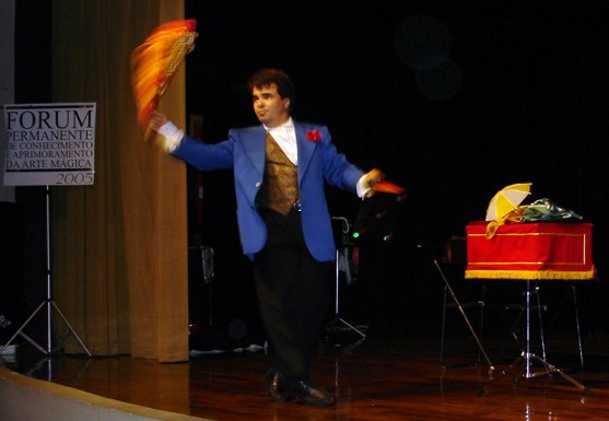 Hugo Moraes, o primeiro a se apresentar na Gala de Magia para Crianas