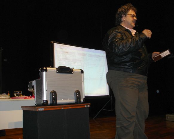 �tila iniciando a primeira confer�ncia do dia