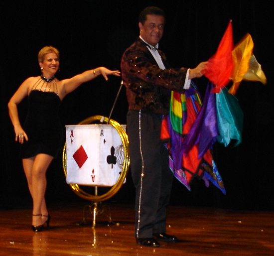 Forum03-GalaRokan.jpg (40248 bytes)