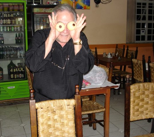M�gico Jorge Rosa na sequ�ncia de apresenta��es no restaurante