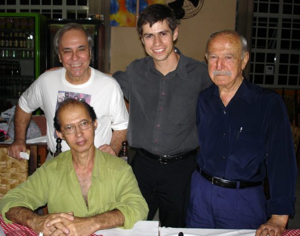 Acima: Bob Ricardo, Fabian Rodrigues e Mr. Ferrari. Abaixo: Kellys