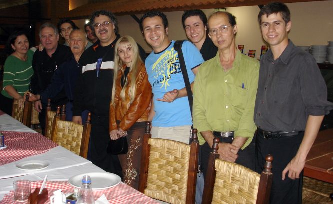 Parte dos M�gicos e acompanhantes presentes no jantar