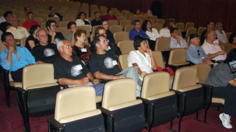 Parte dos m�gicos durante a primeira confer�ncia