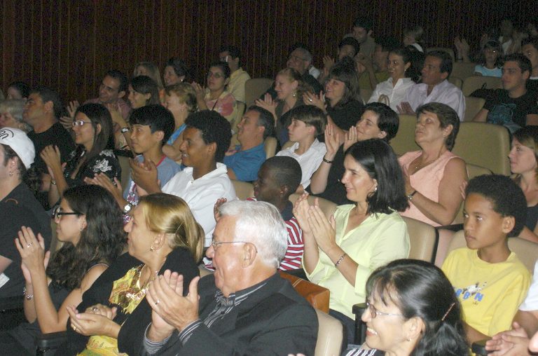 Parte do p�blico no come�o do espet�culo