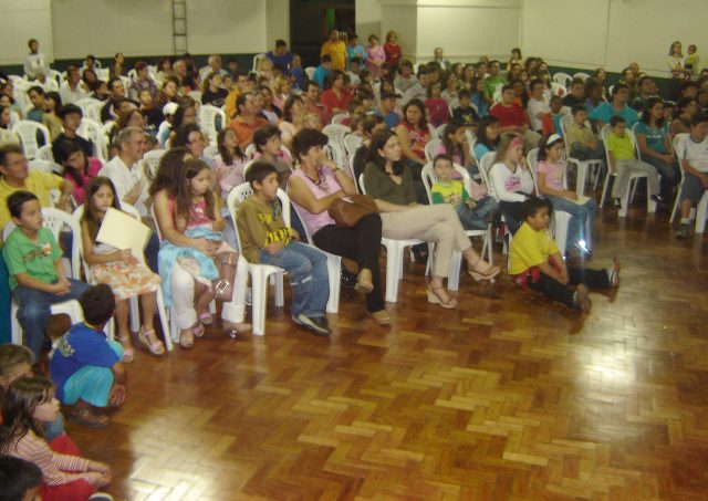 Parte do p�blico que lotou o sal�o do Clube Atl�tico Montessienense