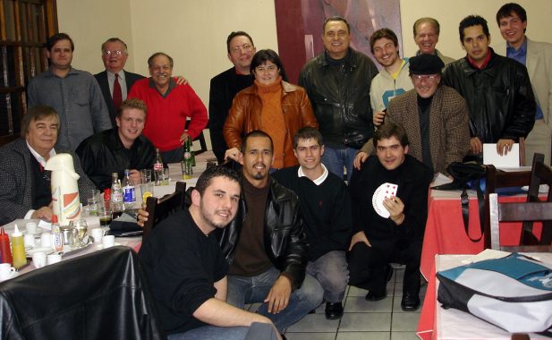 M�gicos reunidos neste encontro