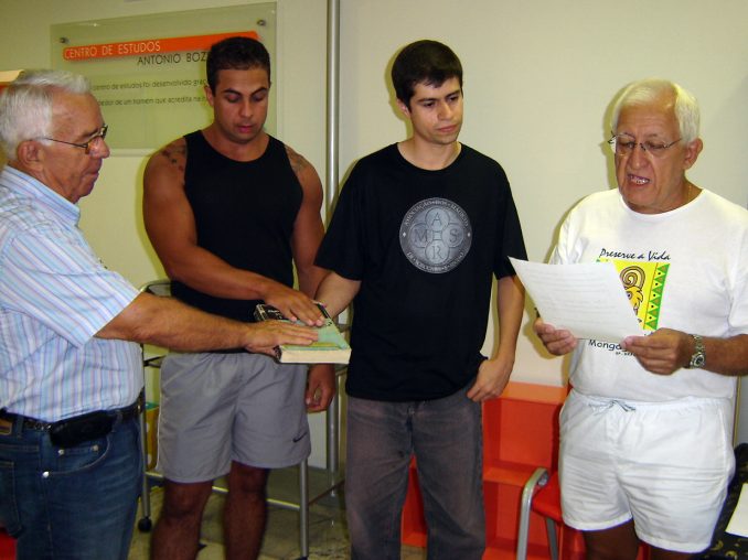 Toni, Amarildo, Fabian Rodrigues e Flrius durante o "Juramento"