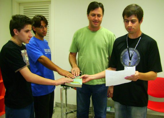 Lucas, Martus e Alexandre no juramento de novo scio com Fabian